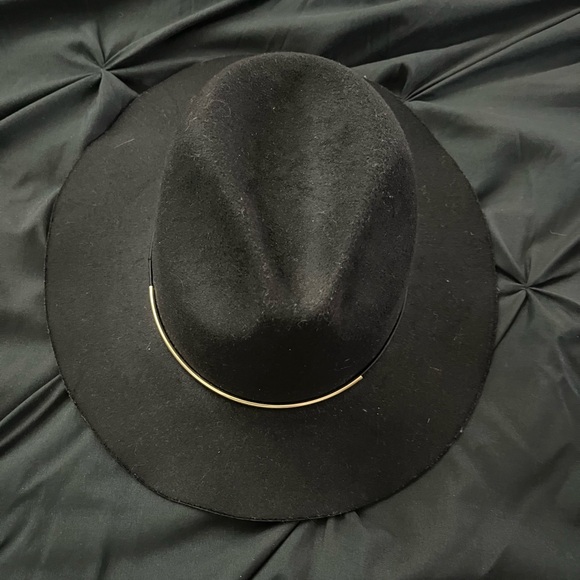 Avenue Accessories - Avenue Black Fedora Subtle Gold Detail